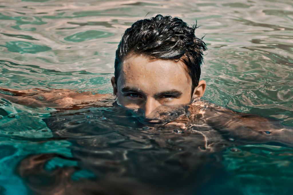 Swimmers/joseph-greve-345318-unsplash.jpg