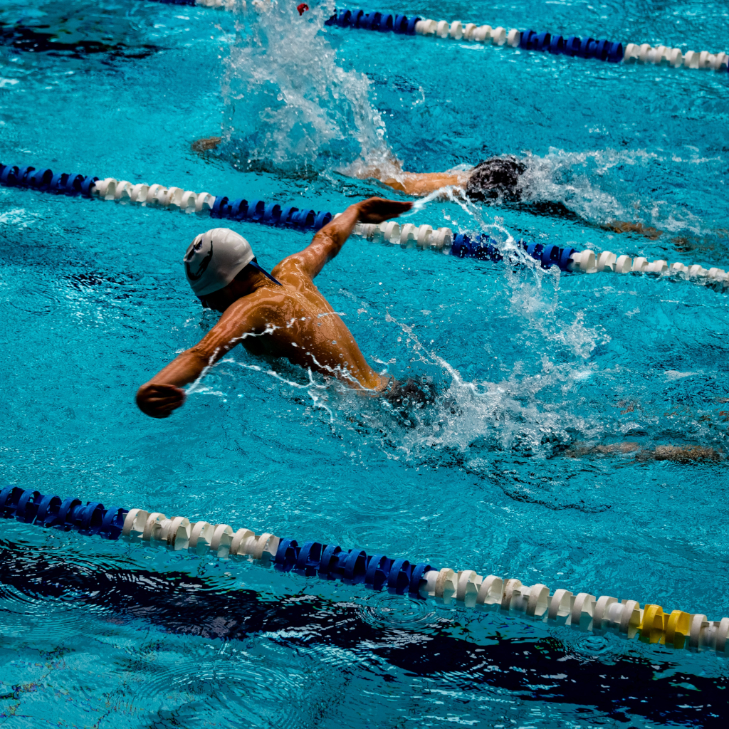 Swimmers/richard-r-schunemann-718065-unsplash.jpg