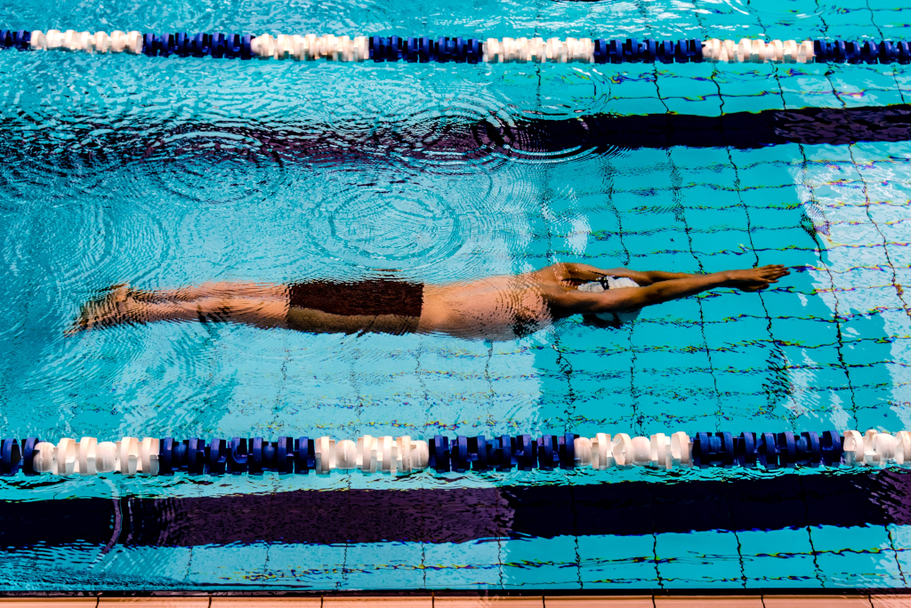 Swimmers/richard-r-schunemann-718066-unsplash.jpg